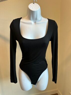 JLUXLABEL Black Long Sleeve Scoop Neck Bodysuit